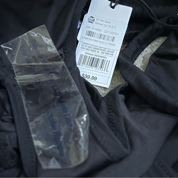 Black Cutout Swimsuit, 3 sizes - Picture 9 of 9